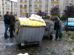 На Буюканах в мусорном контейнере нашли новорожденную девочку: она жива