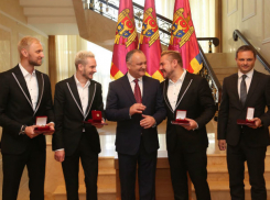 Совершившие подвиг на «Евровидении-2017» музыканты группы SunStroke Project  получили Ордена Почета 