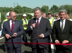 Открытый Петром Порошенко мост на территории Молдовы вызвал множество насмешек