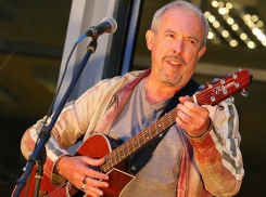 Андрей Макаревич резко выступил против «идиотской» катастрофы на телевидении: «А чё, мата нет»