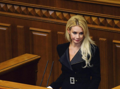 Бывшую украинскую депутатку Ирину Кормышкину и ее семью сняли с рейса в Кишиневе