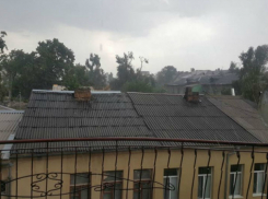 Ударившие по городам Молдовы грозы с ливнями сняли на видео испуганные жители