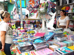 Родители хватаются за голову: собрать ребенка в школу стало в два раза дороже