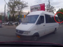 На Ботанике сразу две маршрутки создали аварийную ситуацию