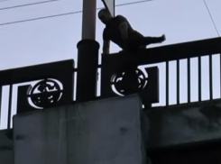 Любимая девушка спасла известного спортсмена, пытавшегося совершить суицид, прыгнув с моста 