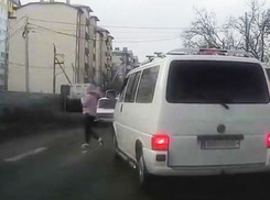 Внезапно выскочившая на пешеходный переход в Кишиневе девушка чудом осталась жива