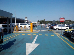 В столичном аэропорту нашли четыре брошенных автомобиля, простаивающих с 2022 года