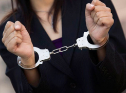 Женщина совершила тяжкое преступление в Молдове и попалась на огромной взятке в России