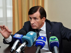 Ректор института пообещал отстреливать журналистов с назойливыми вопросами о его сыне