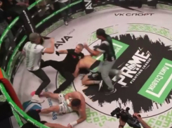 Массовая драка вспыхнула во время боя с участием молдавского спортсмена на Prime FL