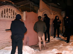 Любовник изувечил женщину и мужчин, которых застукал на сексе втроем