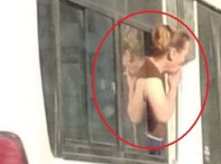 Закурившая в автобусе женщина возмутила жителей Кишинева