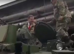 Главного украинского радикала, собравшегося на танке «ехать на Москву», показали на видео 