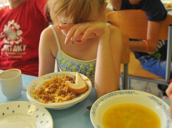 Возмущенные ужасным питанием в детсадах матери атаковали примэрию