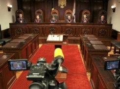 Эксперт рассказал, в каком случае отставленные судьи КС могут лишиться не только пособий, но и пенсии