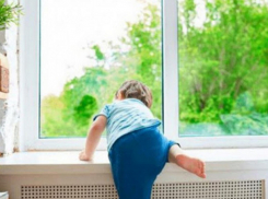 Ребенок упал с третьего этажа дома в Бендерах