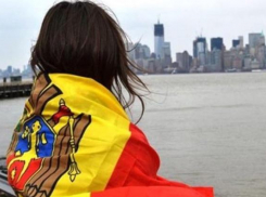 Хотя бы 1000 долларов в месяц и молдаване готовы остаться жить в стране