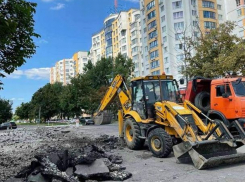 На улице Гренобля начались работы по обустройству конечной остановки