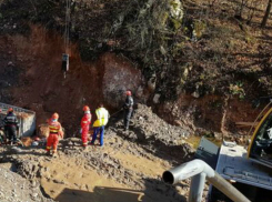 В смертельную ловушку попали трое мужчин у строящегося железнодорожного моста 