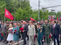 В Кишиневе проводится Марш Победы, Додон пришел с Георгиевской лентой