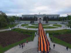 Гигантская георгиевская лента развёрнута в столице