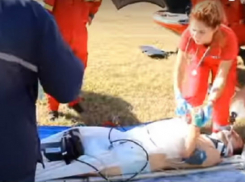 Парень ударился головой о бордюр после жестокой разборки с другом