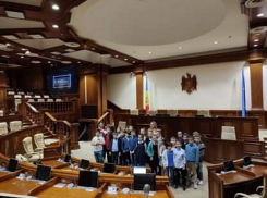 Депутат PAS объяснила политику партии второклашкам