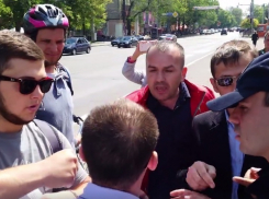 В центре Кишинева активисты DA устроили потасовку с журналистами