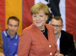 Меркель загадочно улыбалась, а избиратели подошли к выборам креативно