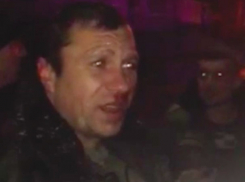 Охранник расстрелял водителя и пассажира автомобиля, который задел его зеркалом на Ботанике