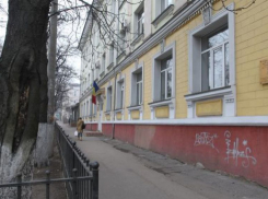 Во дворе столичного лицея нашли неразорвавшуюся мину