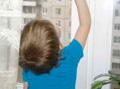 В Кишиневе 4-летний ребенок выпал из окна квартиры на 6 этаже
