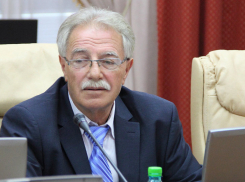 Либерала Брегу застали курящим под табличкой «Курение запрещено» 