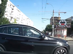 Опаснейший маневр самоуверенной блондинки на внедорожнике попал на видео в Кишиневе