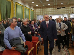 Президент продолжает поездки по районам страны 