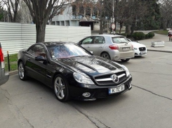 Демократ Константин Цуцу приехал в парламент на втором новеньком Mercedes