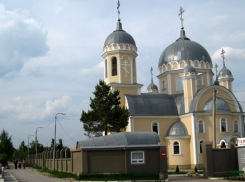 Труп мужчины обнаружили на воротах кладбища «Дойна» в Кишиневе