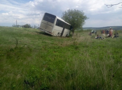 Автобус с туристами из-за водителя-лихача попал в ДТП и чуть не перевернулся в Яловенах 