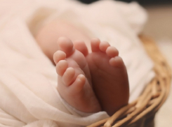 Мертвого 1,5-месячного ребенка со следами насилия обнаружили в Хынчештах 