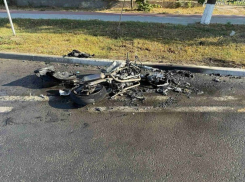 В Сынжерее мотоцикл вспыхнул после лобового удара: пострадали супруги