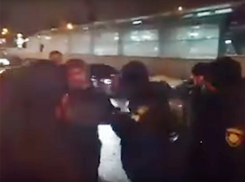 Массовая драка в Киеве: толпа необузданных цыган с дубинками напала на прохожих 