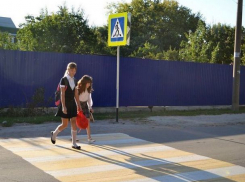 Лихач на BMW сбил двух шестиклассниц в Григориополе 