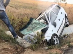 Женщины и мужчины погибли при ударе автомобиля о бетонное ограждение в Румынии