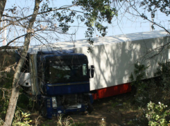 Водитель из Бендер чудом выжил в перевернувшейся фуре 