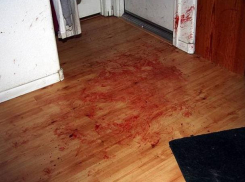 Мертвого мужчину с ножом в горле обнаружили в квартире его дочери в Кишиневе