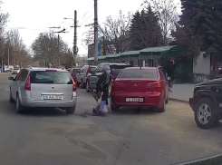 Водитель задел женщину на пешеходном переходе в Кишиневе и даже не остановился 