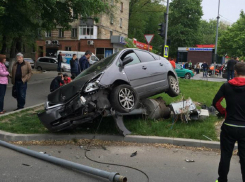 На Рышкановке девушка на Toyota Prius заехала на столб