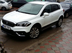 Автоледи на несколько часов перекрыла въезд на парковку в центре Кишинева 