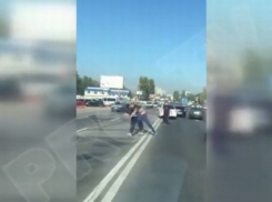 Страсти накаляются: в Кишиневе снова подрались водители, причем прямо посреди оживленной трассы