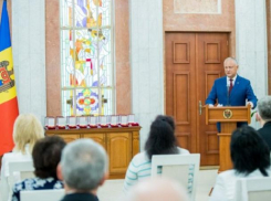 Еще одна группа медработников получила высокие государственные награды